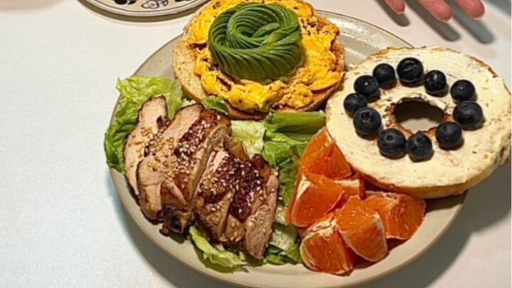 ดื่มด่ำกับการทำอาหารเช้า｜เบเกิลแบบเปิด สะโพกไก่ย่างหอมกรุ่น กาแฟ