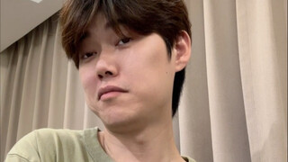 "فتى الأناقة في السكن الطلابي"