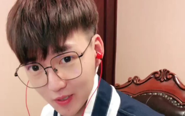 Shangyi Oppa’s early work “Xiao Le Bai Le Tu”