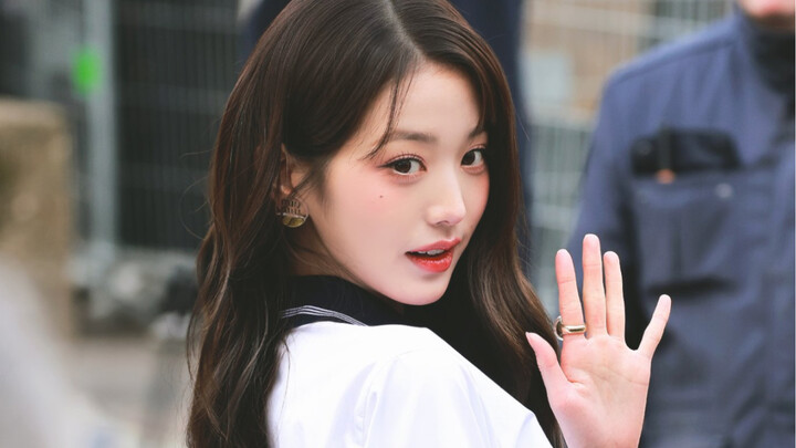 ขอร้องล่ะ ทั้งสองคนช่วยเล่นซีรีส์สักเรื่องได้ไหม นางพี่สาวโรคจิตแบบขาว-ดำกับน้องสาวขี้อ้อนขวัญใจมหาช