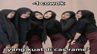 -1 COWOK YANG KUAT DI CAS RAME RAME