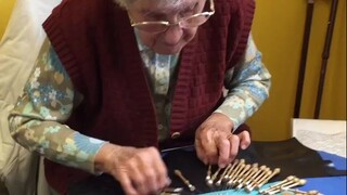 比利时传统手工蕾丝编织过程，奶奶真是好眼力好手速！