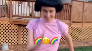 Dora the Explorer (Versi Jahat) dengan subtitle bahasa Mandarin dan Inggris