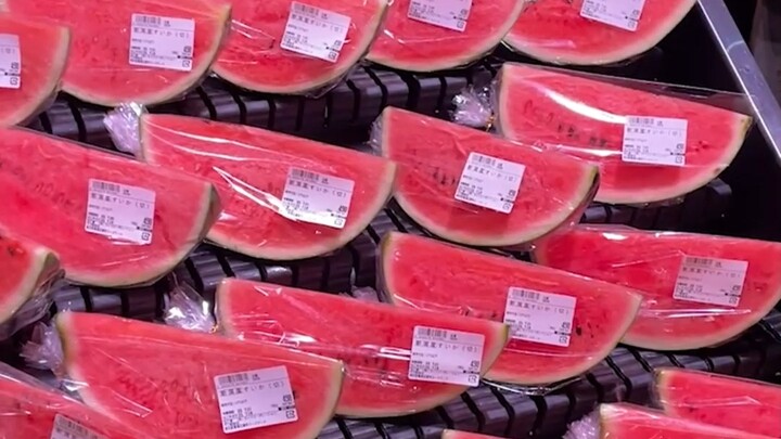 Eating watermelon with salt? How hard is it to enjoy a slice of watermelon in Japan?