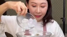 Aneh-aneh lagi.. katanya orang korea makanya kayak gini..