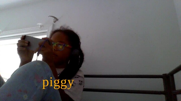 playing piggy