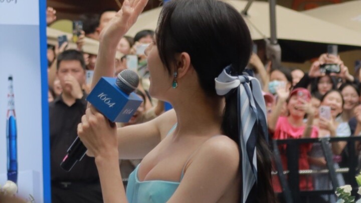 Passerby: It was worth waiting five hours!!