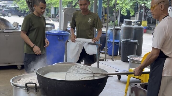 หลวงปู่พุทธะอิสระ นำจิตอาสาทำอาหารแจกประชาชน ถวายเป็นพระราชกุศล | 7 ต.ค. 2569