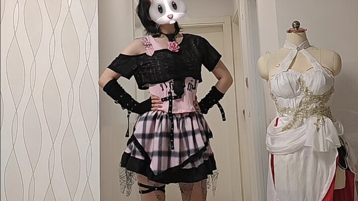 เสื้อผ้าชุดละห้าสิบหยวน แล้วยังจะเอาอะไรอีก