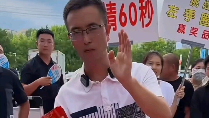 Lần thi đấu thử thách này làm người đứng bên cạnh căng thẳng muốn chết luôn nhỉ?