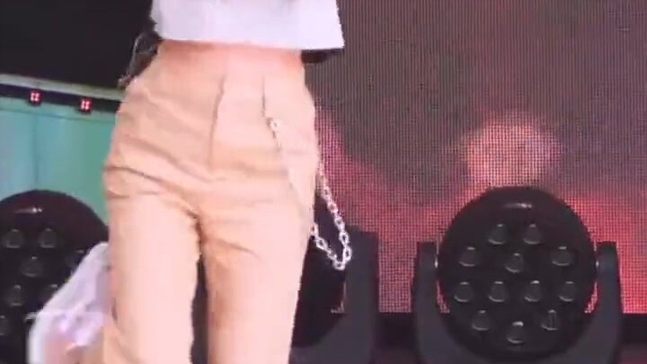 Rose Park Chae-young tập luyện không trang điểm, nghe nói là gầy nhất nhóm?