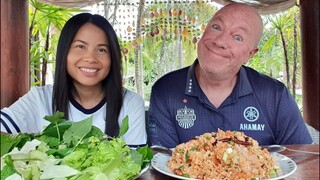 ข้าวทอดแหนมคลุก กินกับผักสดอร่อยๆ ฝรังยังติดใจ Thai Curry Fried Rice