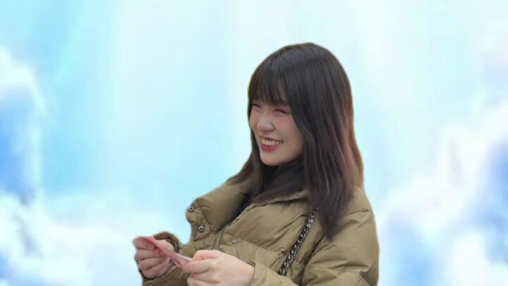 I meant to lend a hand, but who knew it would turn out like this… #Momo’s Fake-Smile Everyday