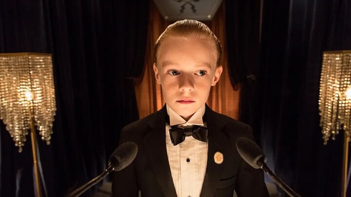 A 10-year-old boy started a perpetual motion machine. When he gave a speech, the audience was full o