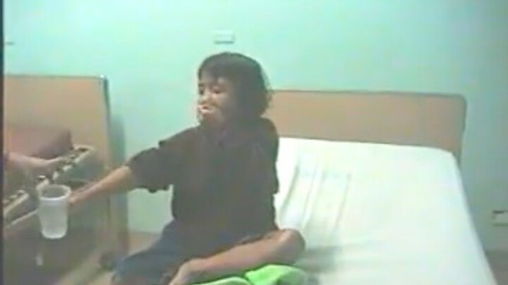 [Medical Imaging] A little girl with rabies—her reaction when offered a drink