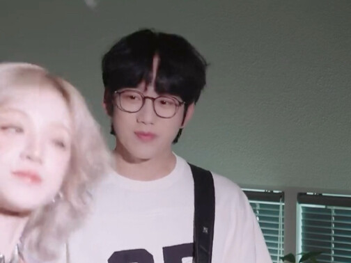 【yuqi】旁边的小哥麻烦注意一下表情管理～Hahahaha！