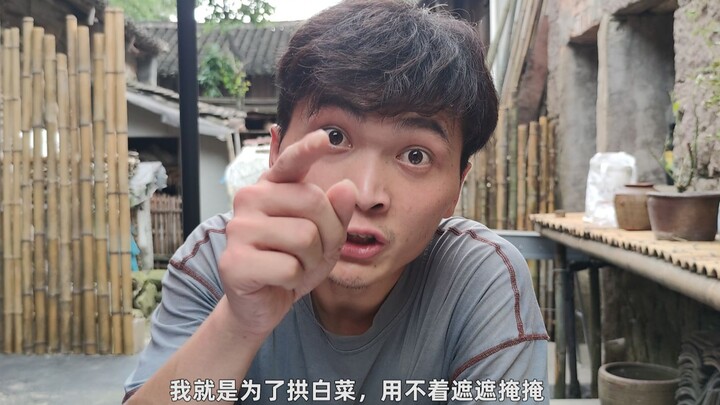 “ฉันเดินทางมาไกลขนาดนี้ แค่จะก้มขอบีทรูสักหัวยังต้องมาคอยดูสีหน้าเขาอีกเหรอ? นี่มันเรื่องอะไรกันเนี่