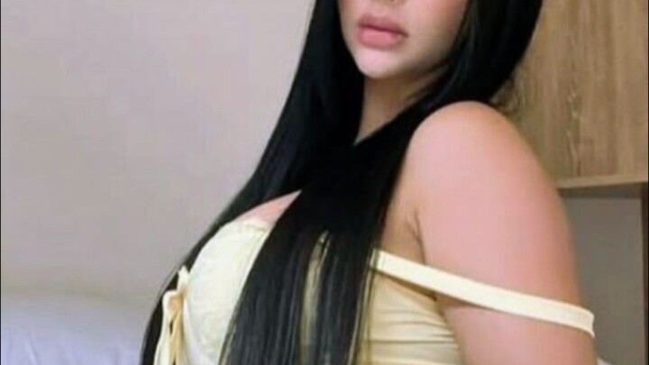 baju kuning bikin enak😋