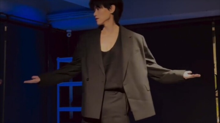 没看过邱宇辰跳舞的你什么都不懂你什么都不懂！standing next to you+smoke+初雪+惡搞locking