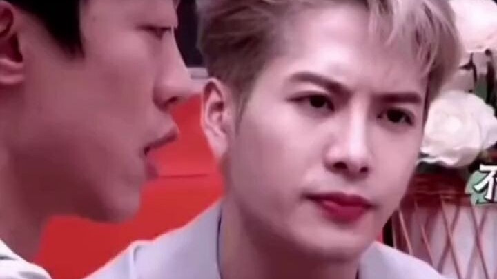 【وونغ جيا إر】فوهة وونغ جيا إر تضحك بلا توقف!