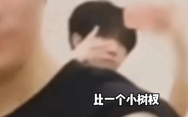 สงสัยเต็มทนเลยว่าหมูตัวนี้คงลืมสมองไว้ในห้องสอบแน่ๆ ทำไมพอออกมาแล้วถึงได้ดูงุ่มง่ามไปหมด น่ารักจนใจล