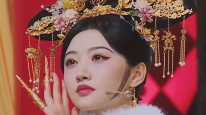 Hahaha, Guan Xiaotong and Jing Tian’s palace drama can’t win, so they immediately call for Bao Juan.
