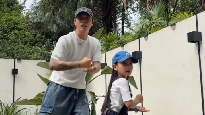 World street dance champion Xiao Jie and his daughter Xiao Yuner dance [Great Ambition]!
