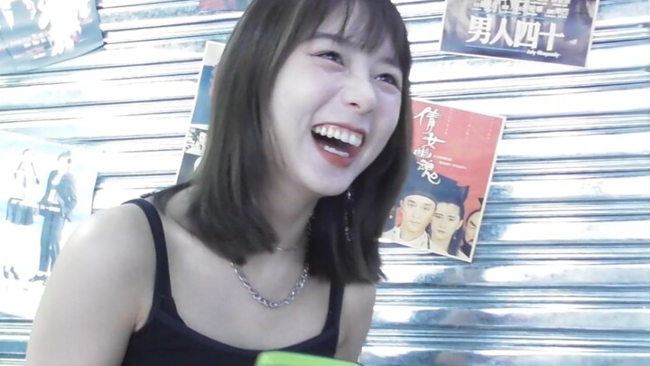 Bagaimana cara meminjam gadis cantik untuk pemotretan, dan mengapa si gadis tertawa?