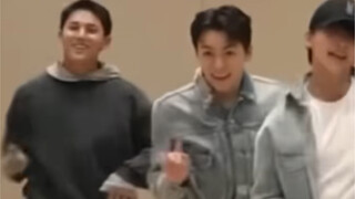 小啵：该打码的是我吧...