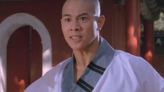 小伙练拳时竟将千层纸打穿