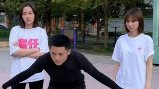 当朋友带了两个女孩来打球