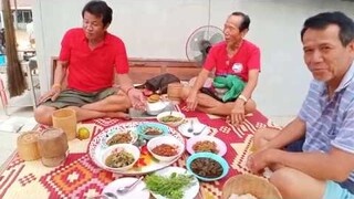 เมนูเด็ดประจำวันหยุดเช้านี้ไปดูกันครับ