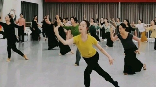 A tour of the body rhythm "Wearing and Shaking Combination"!