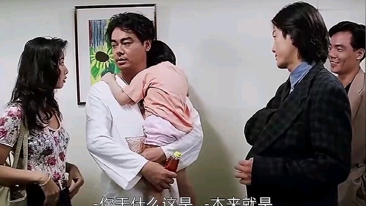 真是最毒妇人心啊，居然把自己的亲生女儿跟狗关在一起…