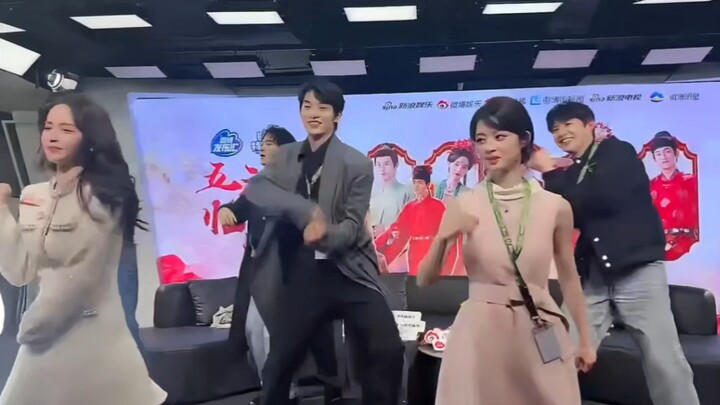 Đột nhiên bừng tỉnh, Đổng Tư Thành đã nhảy bài Lucifer trong buổi livestream quét tầng của “Ngũ Phúc