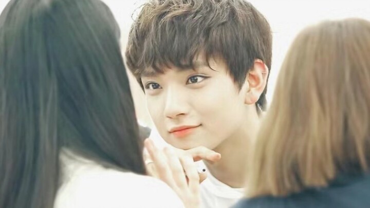 【Hong Jisoo】Năm tháng đã ban cho tôi vẻ nữ tính của một quý cô