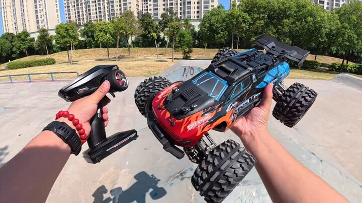 This 1:10 scale rc car handles well