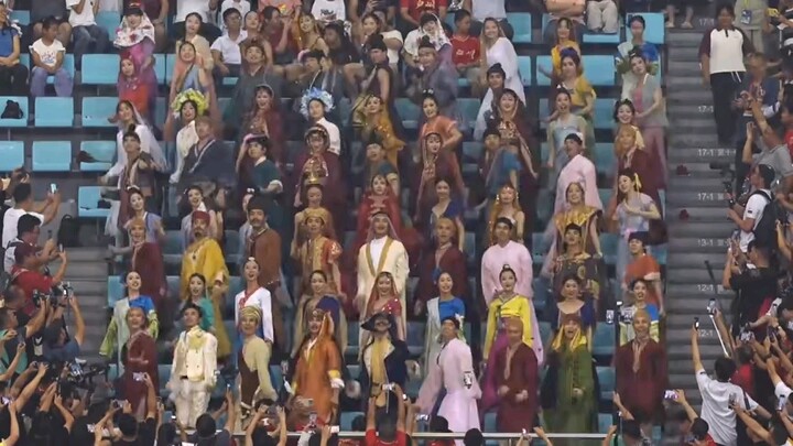 Quanzhou’s cheer squad has once again worked their magic! Dressed in costumes inspired by cultures f