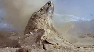 异形魔怪来袭，宁静的小镇陷入了一片恐慌