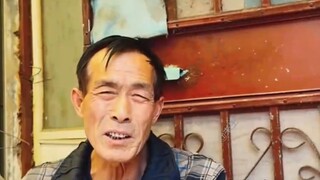 "Six Rags and Chicken" The Six Rags Fried Chicken uncle was frequently attacked by people, and had t