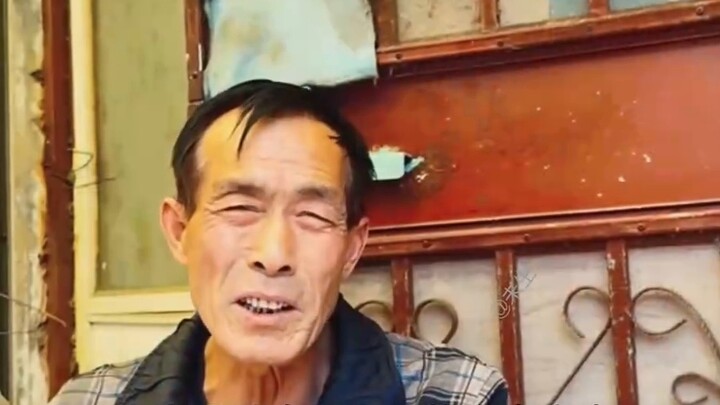 "หกผ้าขี้ริ้วและไก่" ลุงไก่ทอดหกผ้าขี้ริ้วถูกคนรุมทำร้ายบ่อยครั้งจนต้องปิดร้านแล้วกลับบ้าน #สภาพสังค