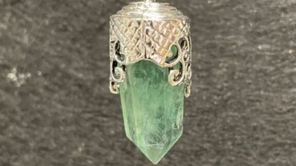 عمل قلادة بحجر الجمشت (amethyst) الأخضر. #handmadejewelry