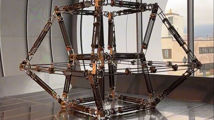 A four-dimensional space model in three-dimensional space