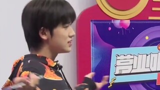 孩子出楼之后疯掉了 但是我好喜欢看见他和前辈们说说笑笑的样子  孩子慢慢来慢慢出圈吧