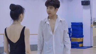 #王 Chongmo Li Mohan adalah Momo yang ketat pada detailnya.