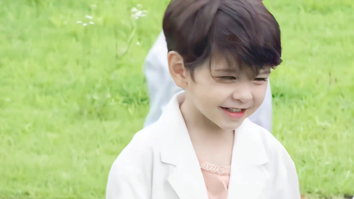 【Park Jin-woo || Chiêu Chiêu】Mới ba tuổi đã trông như một soái ca rồi