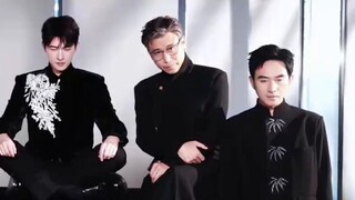 Yang Yang, the entire cast of A Mortal's Journey to Immortality is at the table! Besides all taking