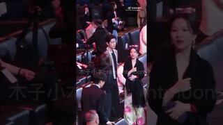 🐰 took a look at the direction (where 🦁 was supposed to seat)😭🤧#xiaozhan #xiaozhan_肖战#bjyxszd#zhan