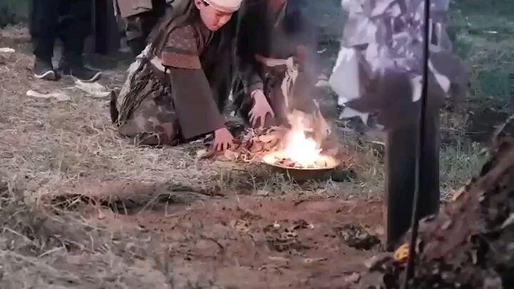 #เธอเกิดใหม่กลายเป็นแม่เด็กกำพร้า 3 คน! ด้วยความพยายาม เธอพลิกชีวิตขึ้นเป็นมหาเศรษฐี.