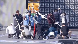 [SHINee][Onew] Rehearsal of "Tell Me What To Do" feat. Dancing Seaweed Roll